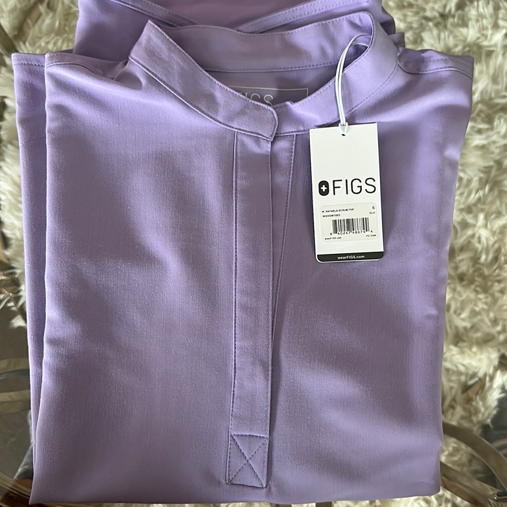 Rafaela scrub top M